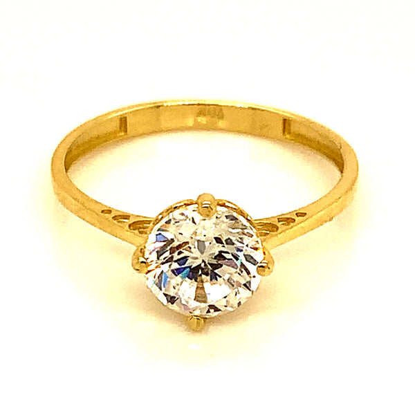 Anillo con circones en oro amarillo 10kt.