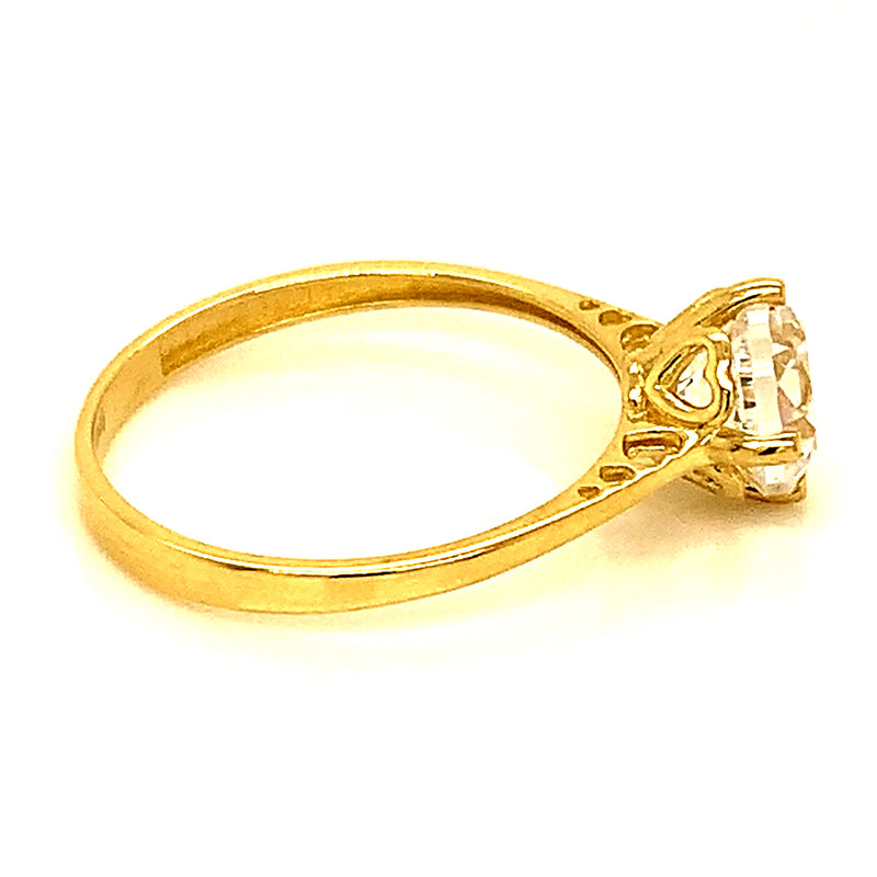 Anillo con circones en oro amarillo 10kt.