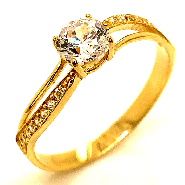 Anillo con circones en oro amarillo 10kt.