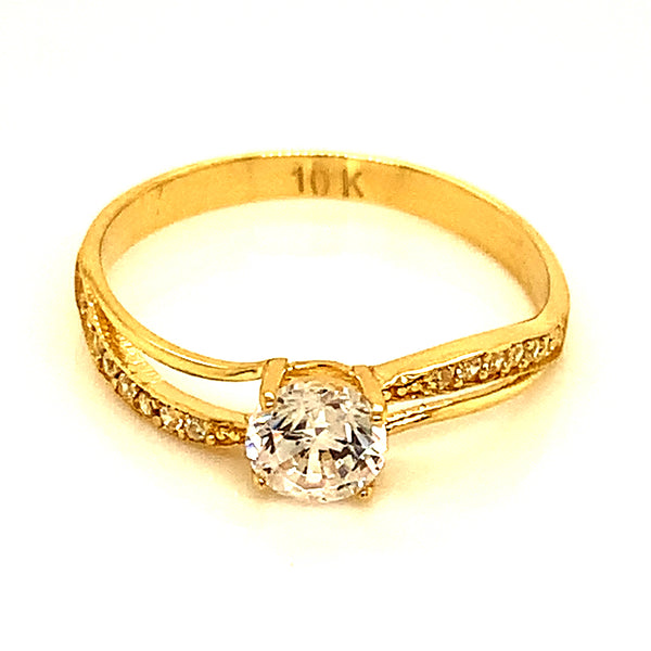 Anillo con circones en oro amarillo 10kt.