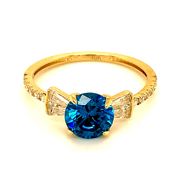 Anillo con circones en oro amarillo 10kt.