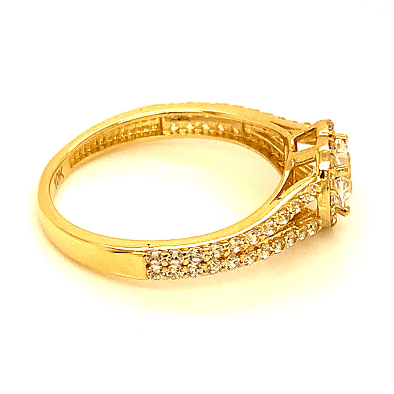 Anillo con circones en oro amarillo 10kt.