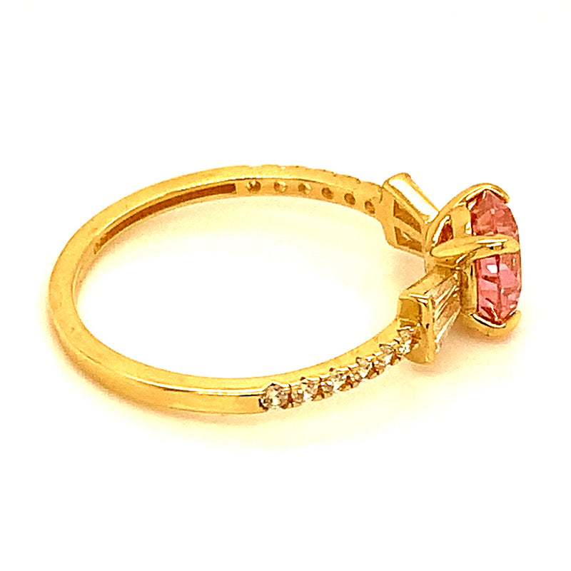 Anillo con circones en oro amarillo 10kt.