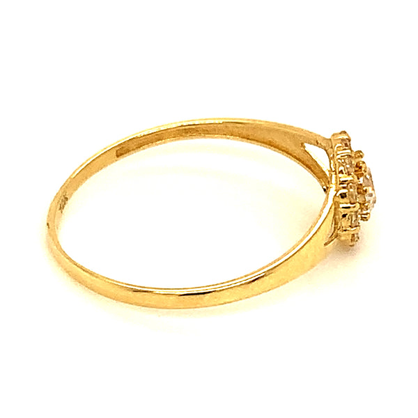 Anillo con circones en oro amarillo 10kt.