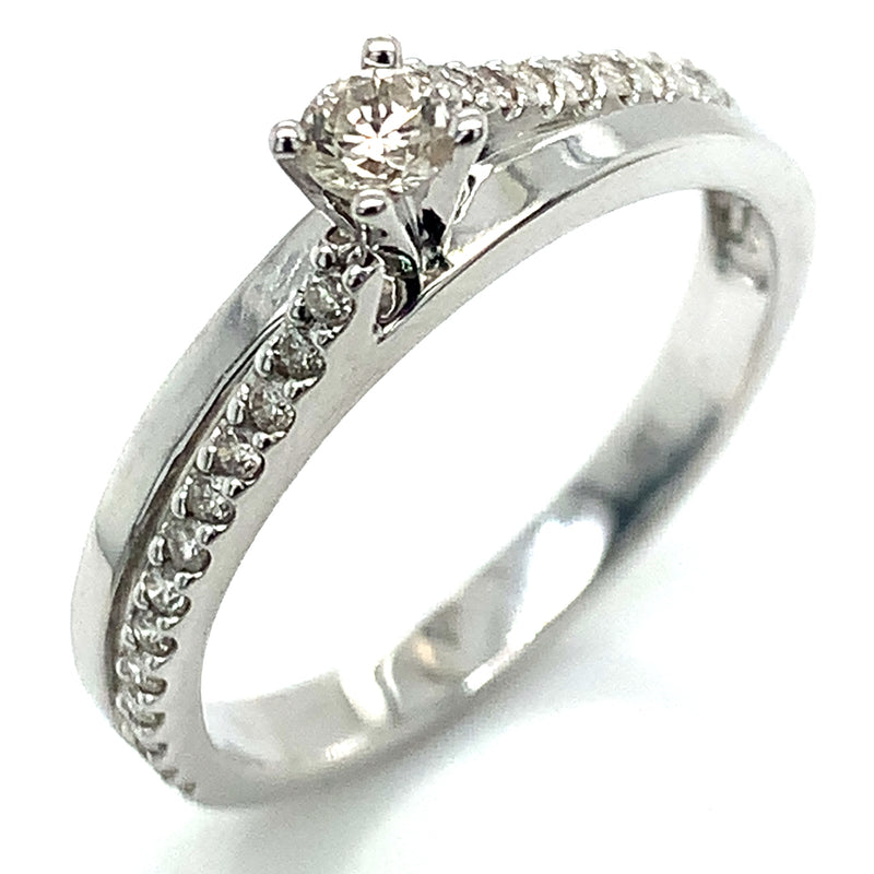 (SOFIA) Anillo con diamantes en oro blanco 10k