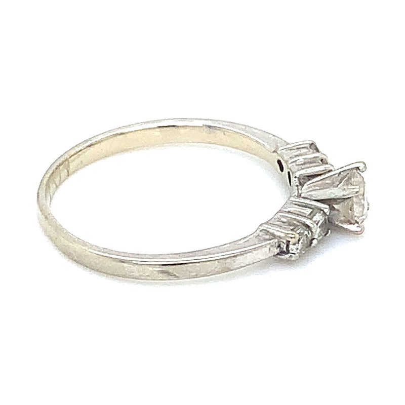 (SOFIA) Anillo con diamantes en oro blanco 10k