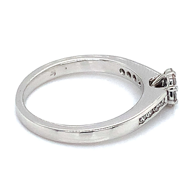 (SOFIA) Anillo con diamantes en oro blanco 10k