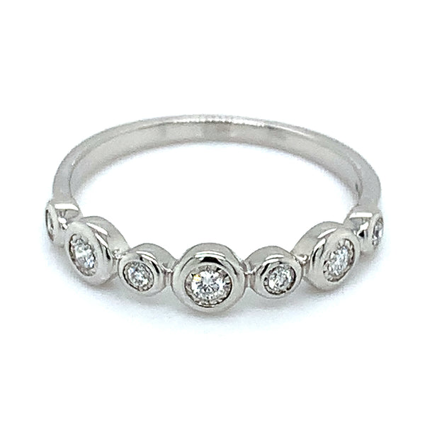 (LD) Anillo con diamante de laboratorio en oro blanco 10kt.
