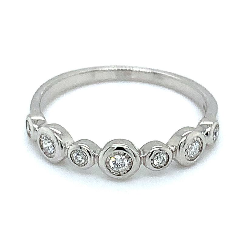 (LD) Anillo con diamante de laboratorio en oro blanco 10kt.