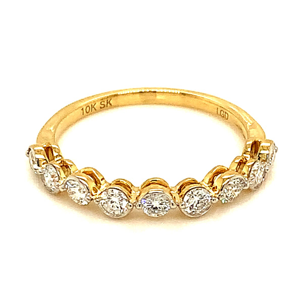 (LD) Anillo con diamante de laboratorio en oro amarillo 10kt.