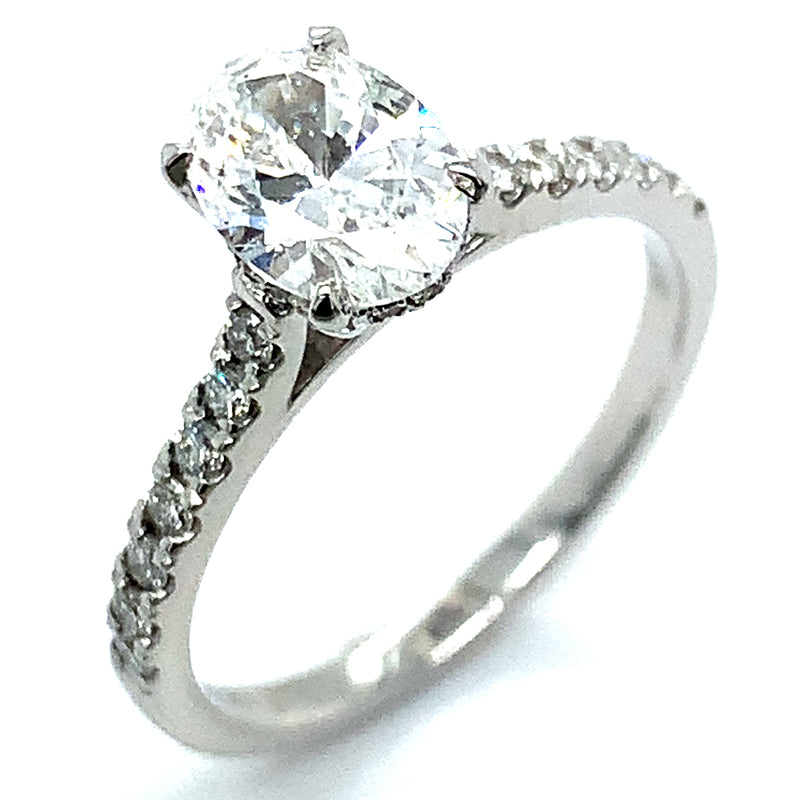 (LD) Anillo con diamante de laboratorio en oro blanco 10kt.