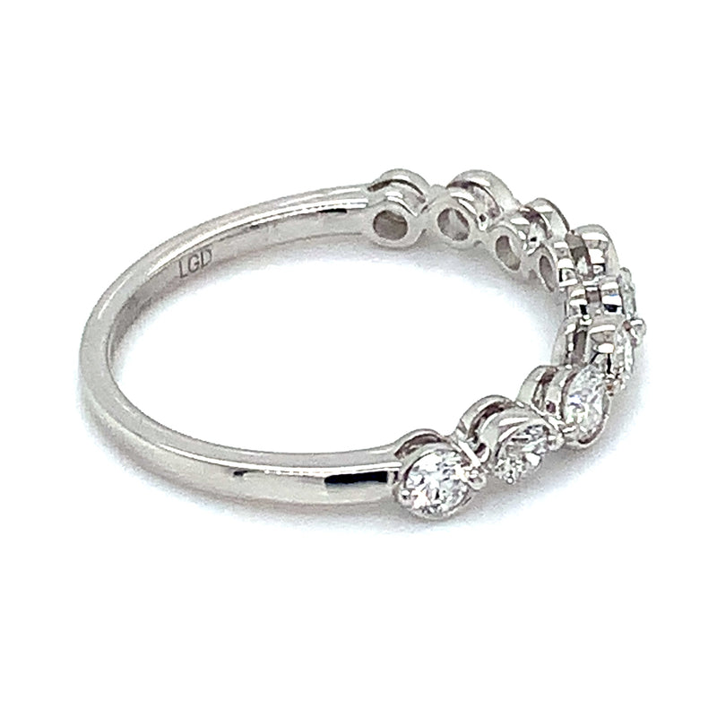 (LD) Anillo con diamante de laboratorio en oro blanco 10kt.