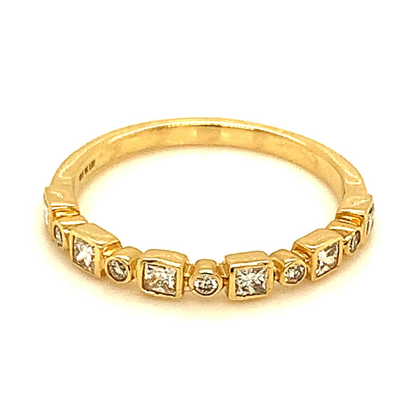 (LD) Anillo con diamante de laboratorio en oro amarillo 10kt.