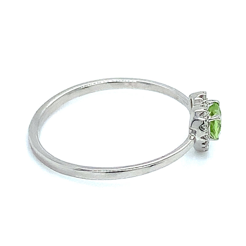 Anillo de Peridoto en oro blanco 10kt.  ANTES:  $299.00