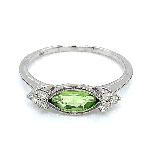 Anillo de Peridoto en oro blanco 10kt.  ANTES:  $369.00