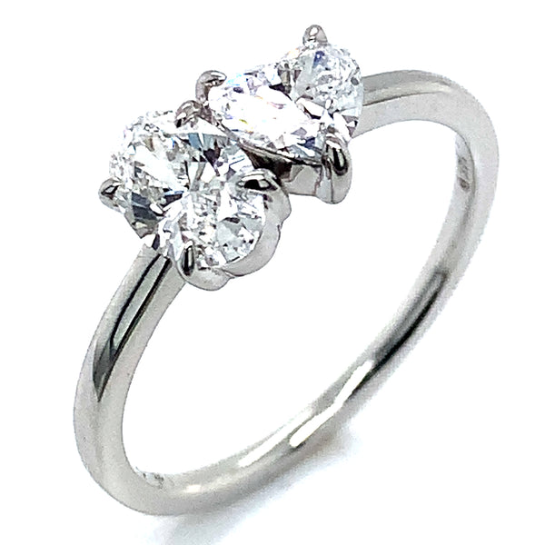 (LD) Anillo con diamantes de laboratorio en oro blanco 14kt.