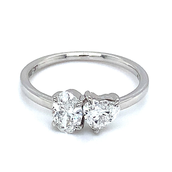(LD) Anillo con diamantes de laboratorio en oro blanco 14kt.