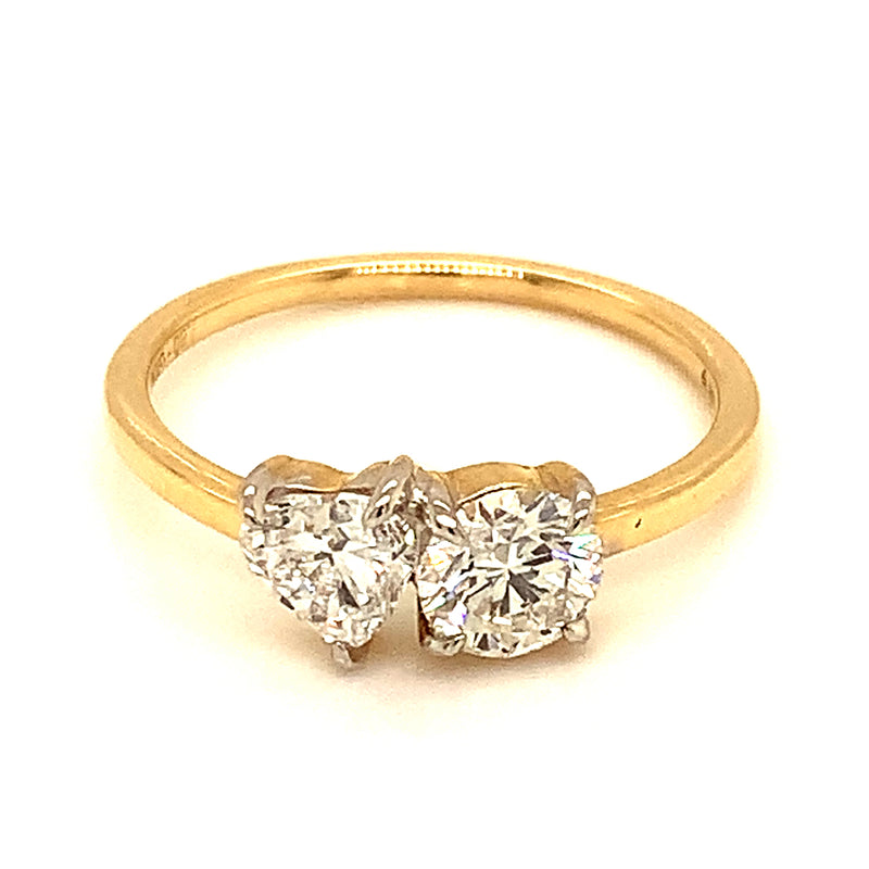 (LD) Anillo con diamantes de laboratorio en oro amarillo 14kt.