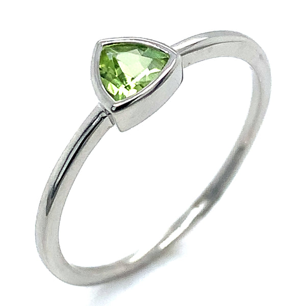 Anillo de Peridoto en oro blanco 10kt.  ANTES:  $229.00