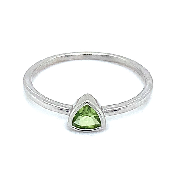 Anillo de Peridoto en oro blanco 10kt.  ANTES:  $229.00
