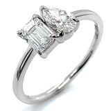 (LD) Anillo con diamantes de laboratorio en oro blanco 14kt.