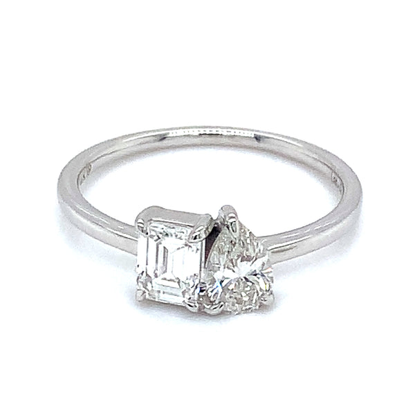 (LD) Anillo con diamantes de laboratorio en oro blanco 14kt.