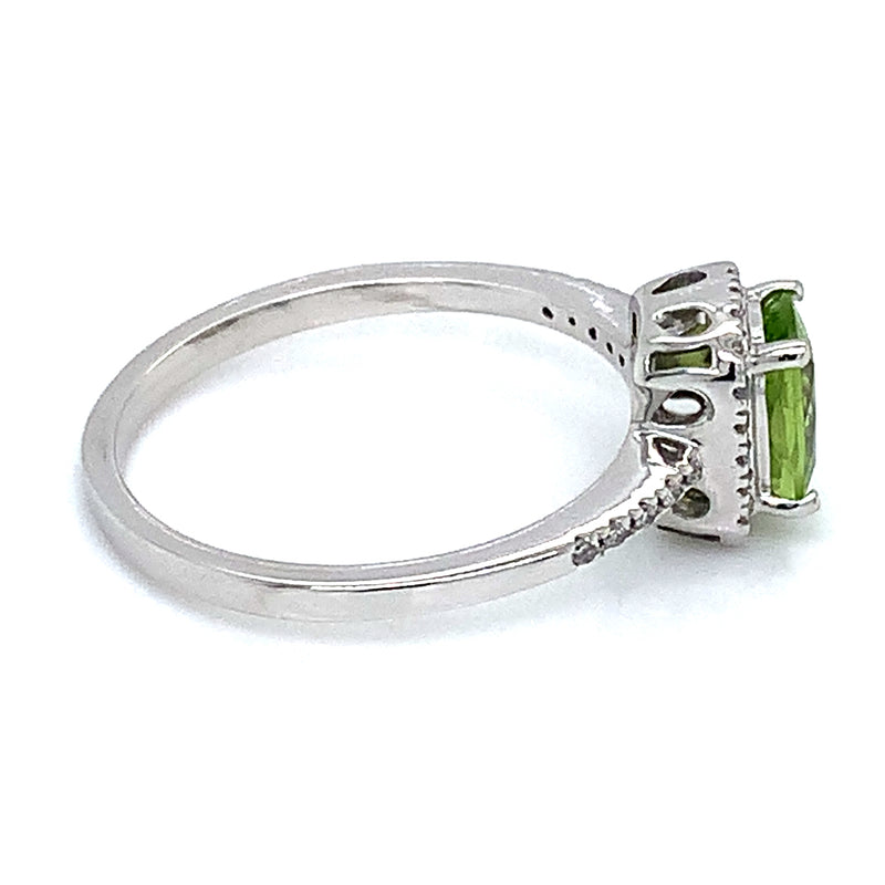 Anillo de Peridoto en oro blanco 10kt.  ANTES:  $499.00