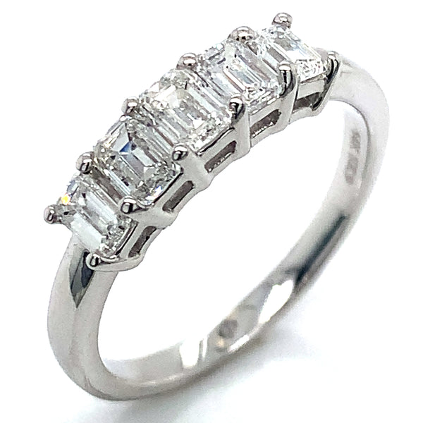 (LD) Anillo con diamantes de laboratorio en oro blanco 14kt.