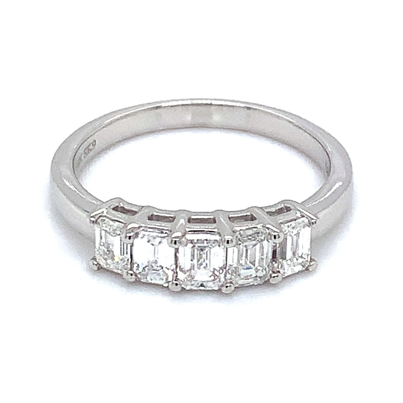 (LD) Anillo con diamantes de laboratorio en oro blanco 14kt.