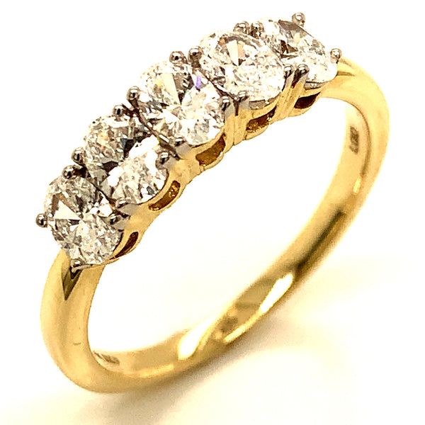 (LD) Anillo con diamantes de laboratorio en oro amarillo 14kt.