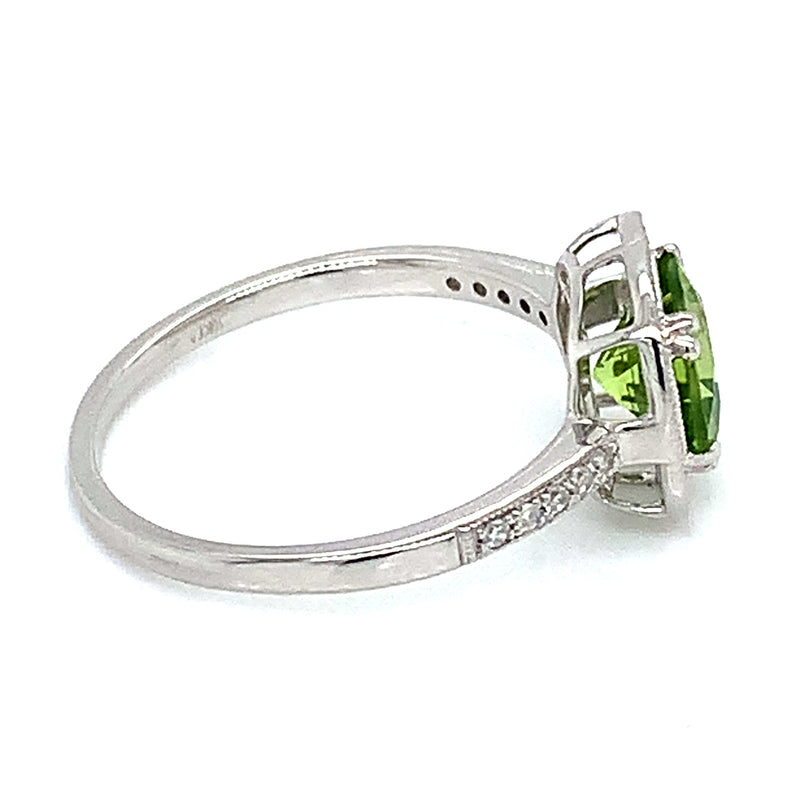 Anillo de Peridoto en oro blanco 10kt.