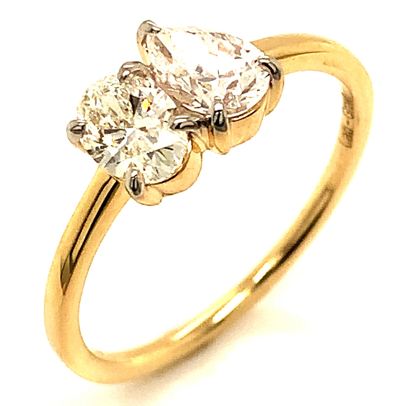 (LD) Anillo con diamantes de laboratorio en oro amarillo 14kt.