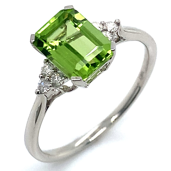 Anillo de Peridoto en oro blanco 10kt.  ANTES:  $399.00
