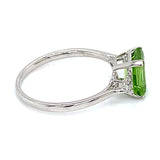 Anillo de Peridoto en oro blanco 10kt.