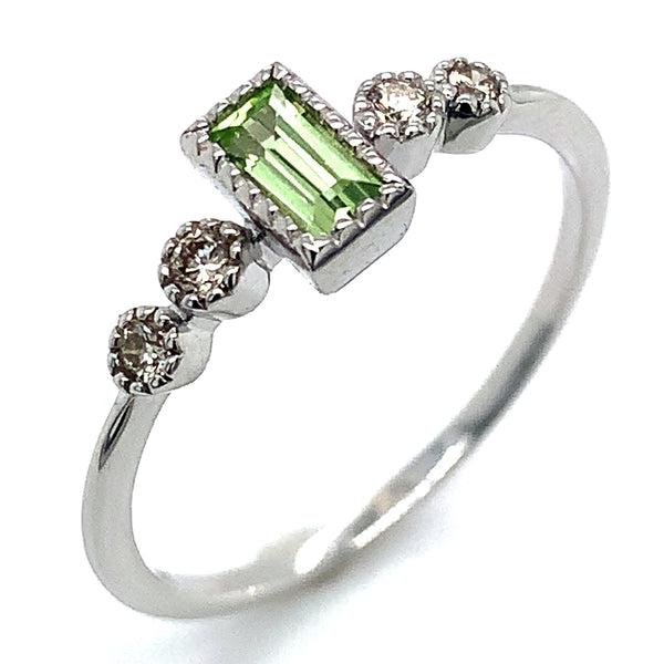 Anillo de Peridoto en oro blanco 10kt.  ANTES:  $269.00