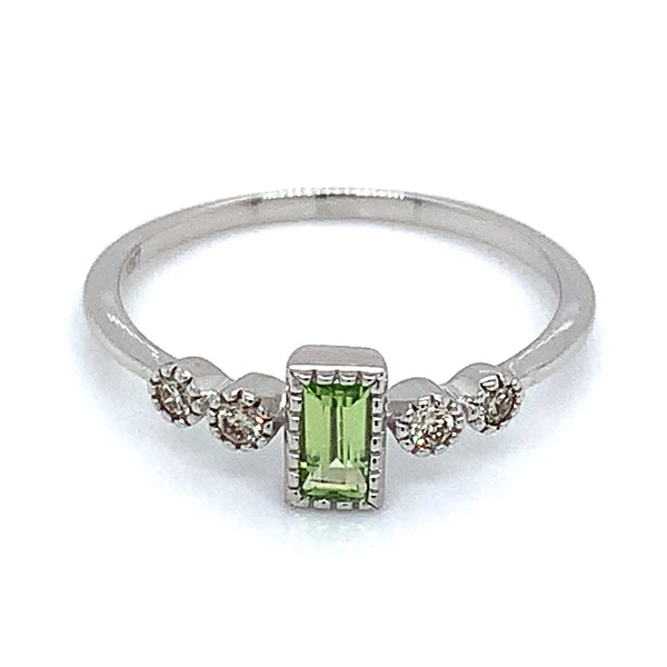 Anillo de Peridoto en oro blanco 10kt.  ANTES:  $269.00