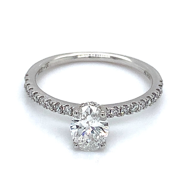 (LD) Anillo con diamantes de laboratorio en oro blanco 14kt.