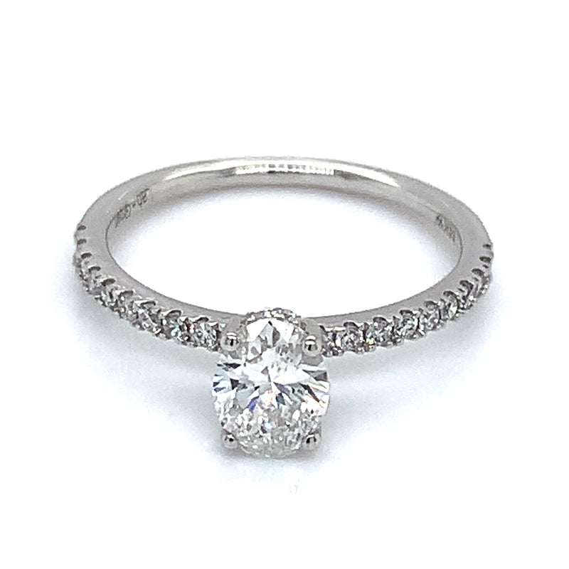 (LD) Anillo con diamantes de laboratorio en oro blanco 14kt.