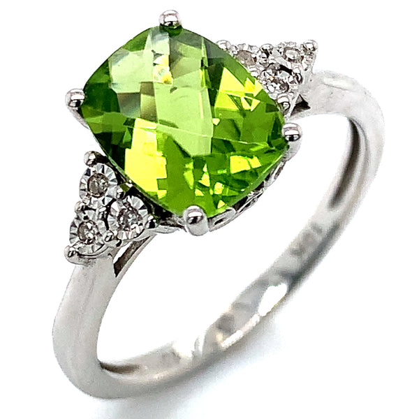 Anillo de Peridoto en oro blanco 10kt.  ANTES:  $499.00