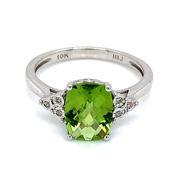 Anillo de Peridoto en oro blanco 10kt.  ANTES:  $499.00