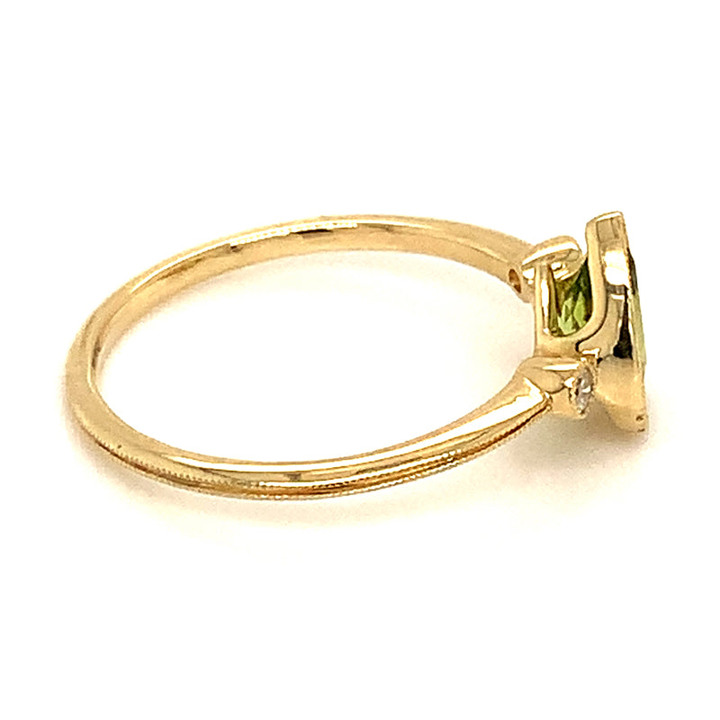Anillo de Peridoto en oro amarillo 10kt.
