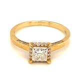 (LD) Anillo con diamantes de laboratorio en oro amarillo 10kt.