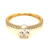(LD) Anillo con diamantes de laboratorio en oro amarillo 14kt.