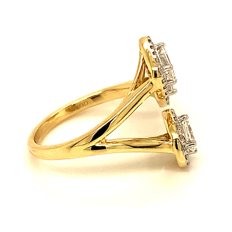 (LD) Anillo con diamantes de laboratorio en oro amarillo 14kt.