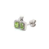 Aretes de peridoto en oro blanco 10kt.  ANTES:  $349.00
