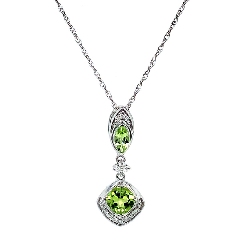 Collar de Peridoto en oro blanco 10kt.  ANTES:  $249.00