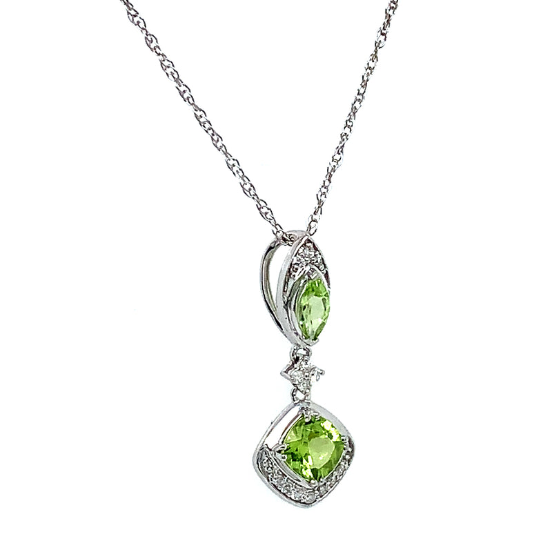 Collar de Peridoto en oro blanco 10kt.  ANTES:  $249.00