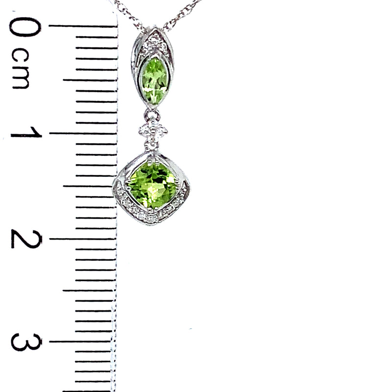 Collar de Peridoto en oro blanco 10kt.  ANTES:  $249.00