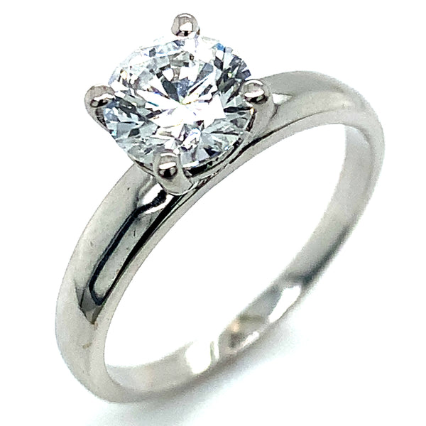 (LD) Anillo con diamante de laboratorio en oro blanco 14kt.