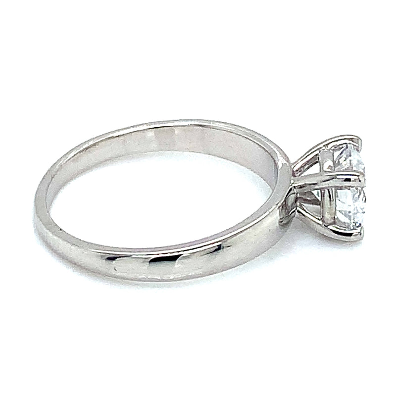 (LD) Anillo con diamante de laboratorio en oro blanco 14kt.